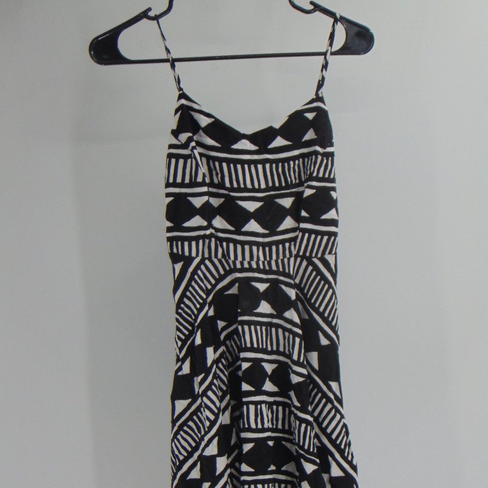 BLACK AND WHITE MINI SUMMER DRESS